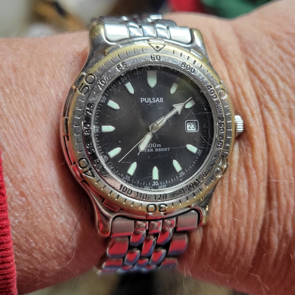 Dive watch, mens 1990s Pulsar quartz, rotating bezel.